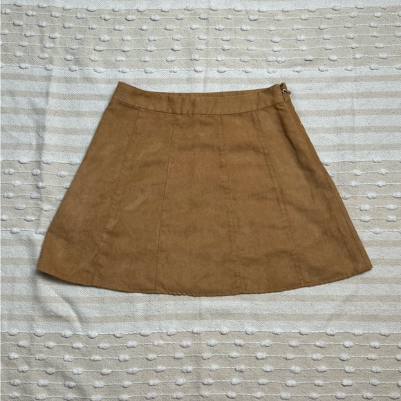 BCBGeneration faux suede A line seamed cognac/tan mini skirt size 8 - Picture 3 of 10